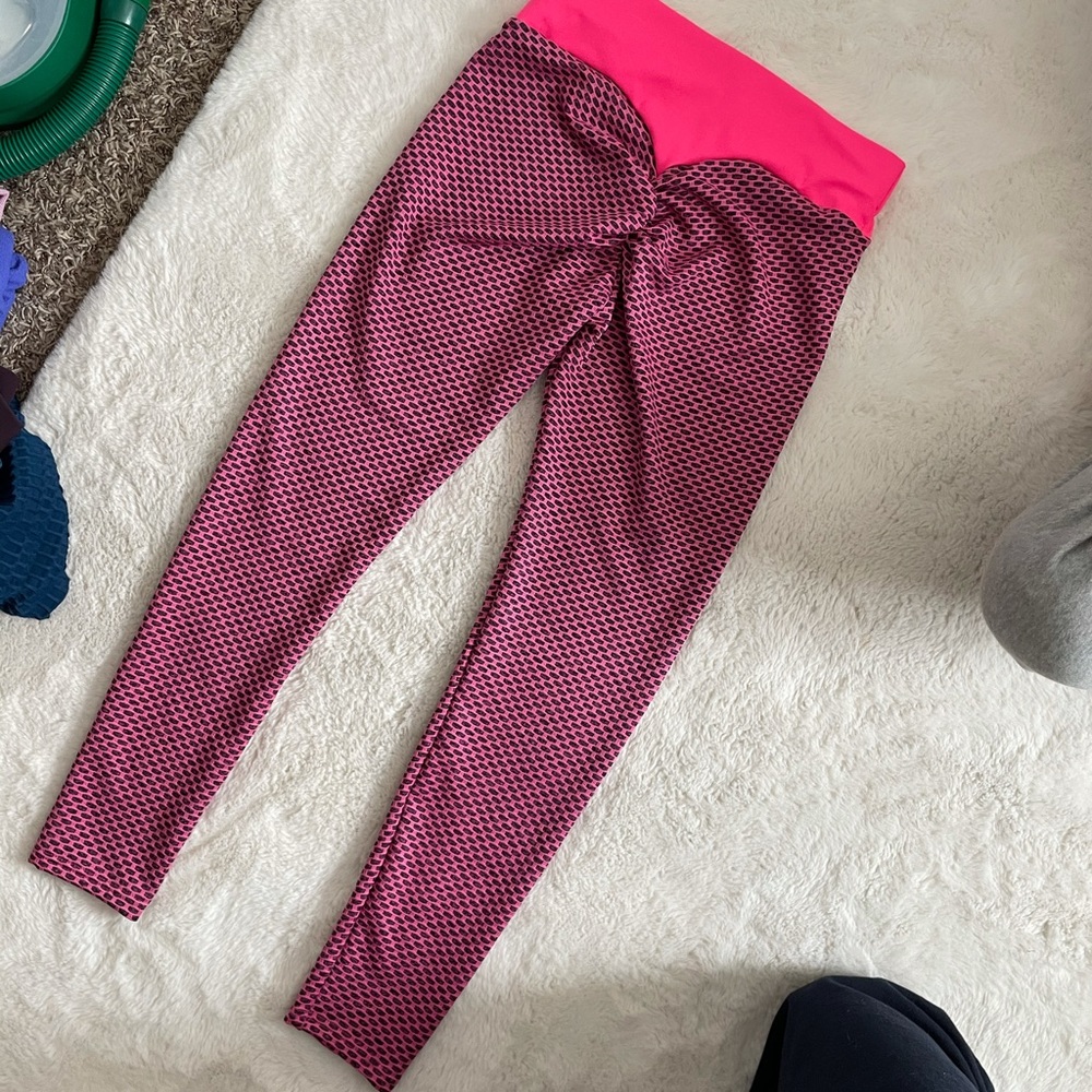 Pink booty lifting leggings
